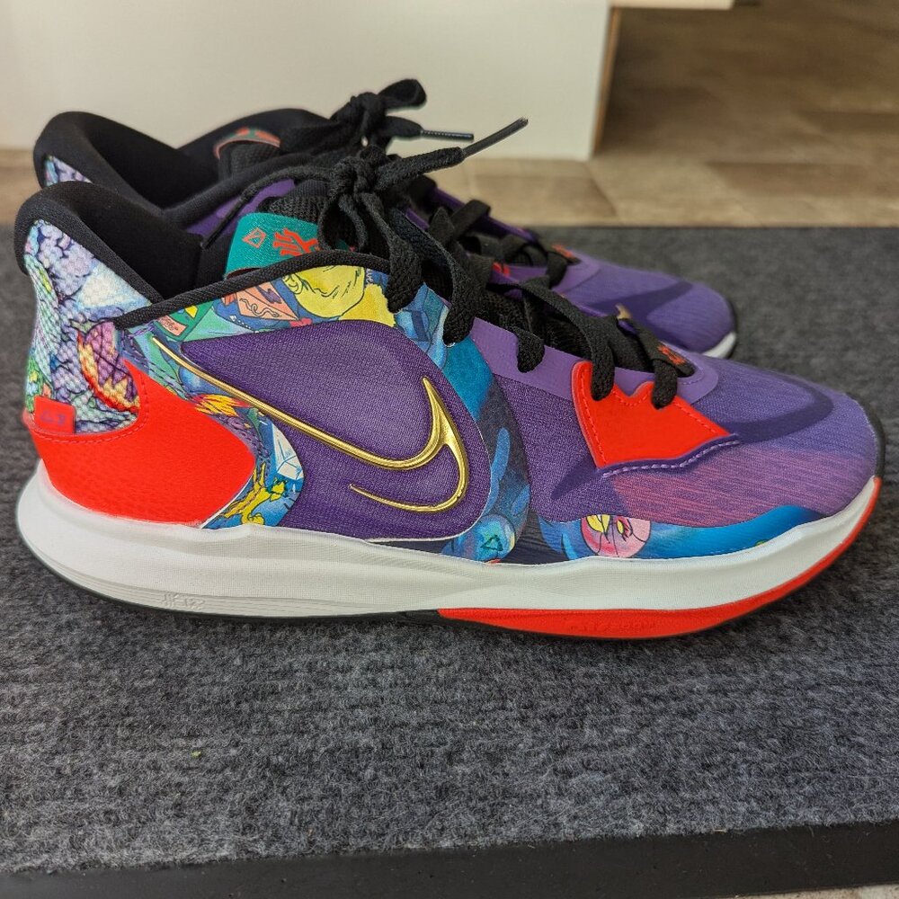 Nike Kyrie 5 Low basketball shoes - Jewell Loyd mural - size 7.5 M / 9 W